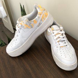 Nike Women's Air Force 1 (Sage Lo PRM)